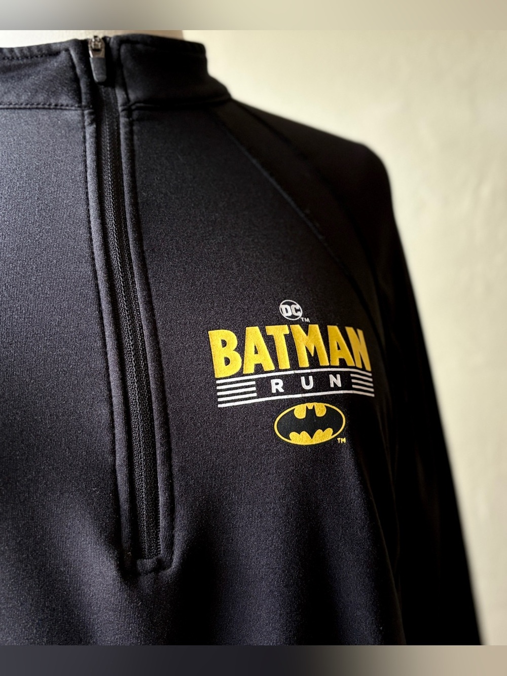 Batman Run DC Running Man Womens Black Quarter 1/4 Zip Pullover Top Size S Logo - Picture 6 of 11